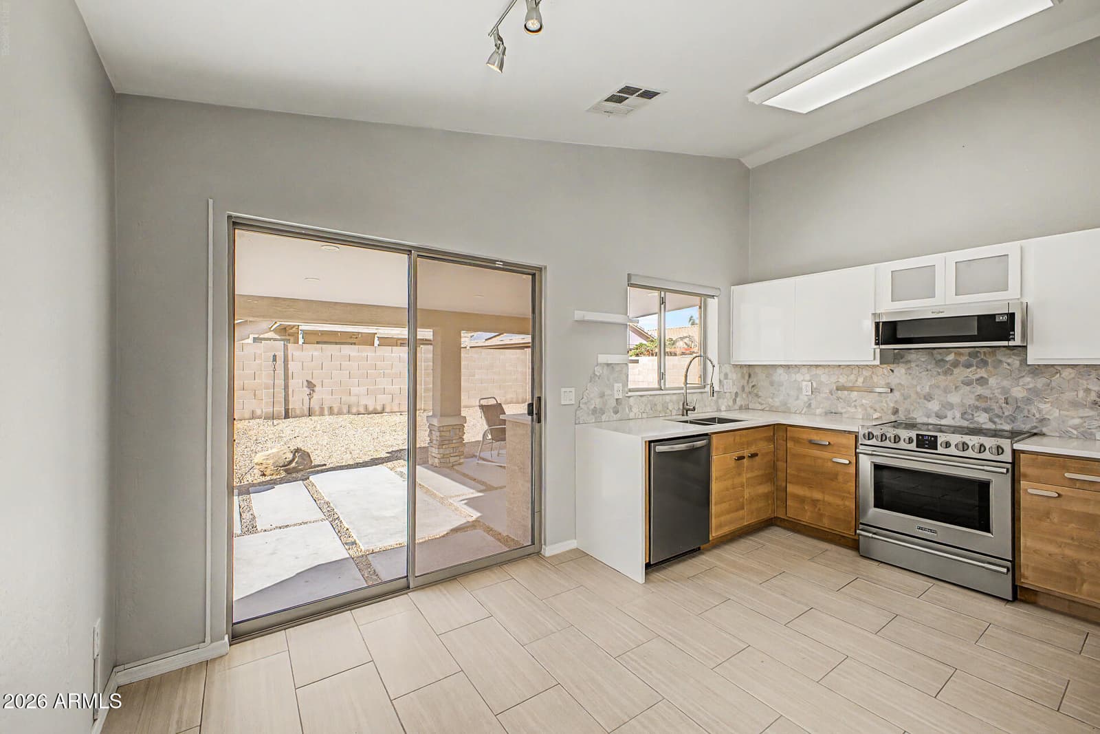 16640 W Statler Street, Surprise, AZ 85388 — photo 8 of 29