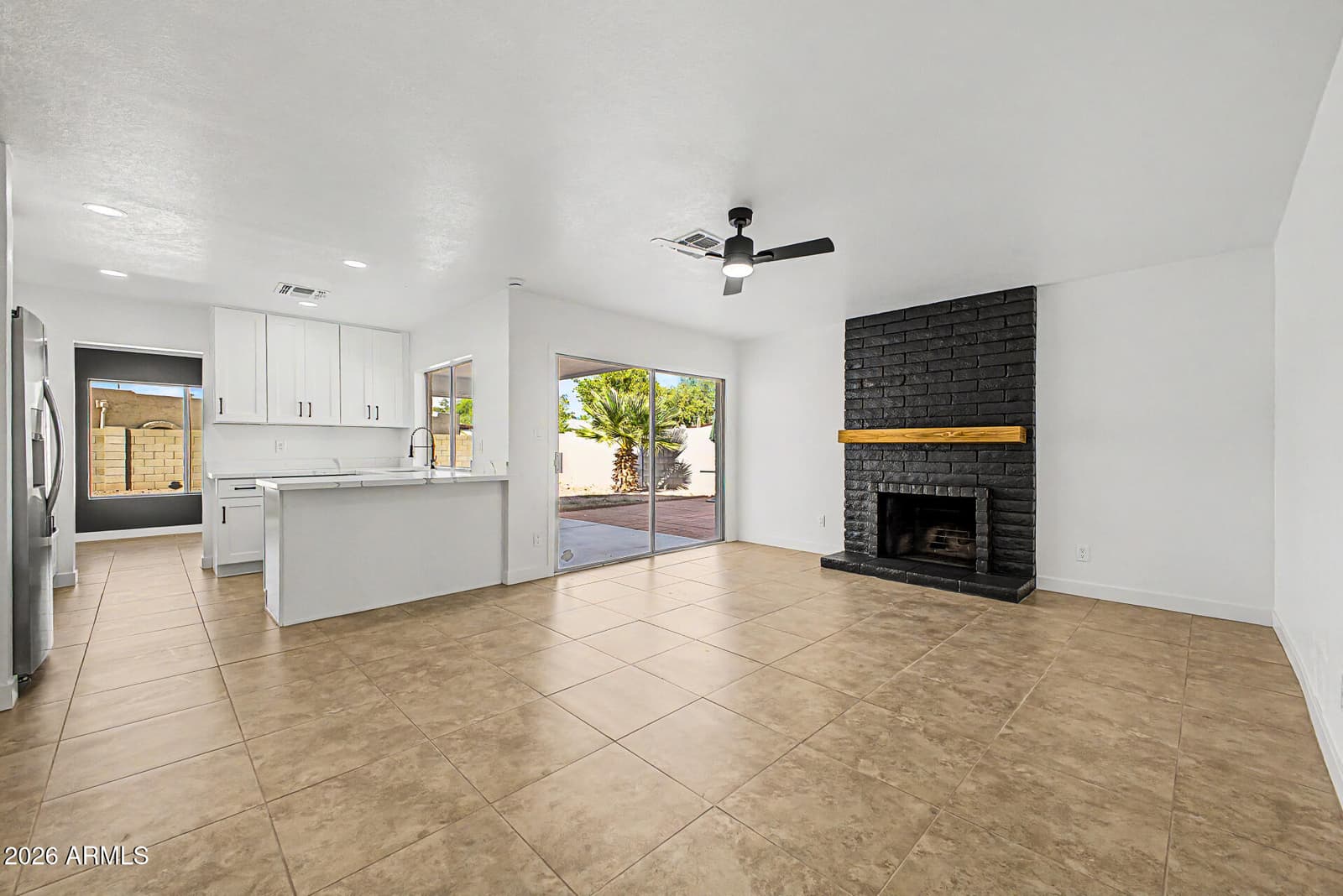 2910 W Sandra Terrace, Phoenix, AZ 85053 — photo 8 of 38