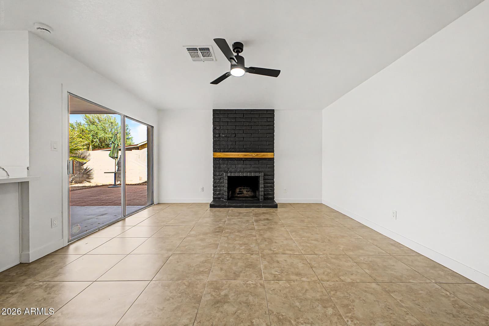 2910 W Sandra Terrace, Phoenix, AZ 85053 — photo 10 of 38