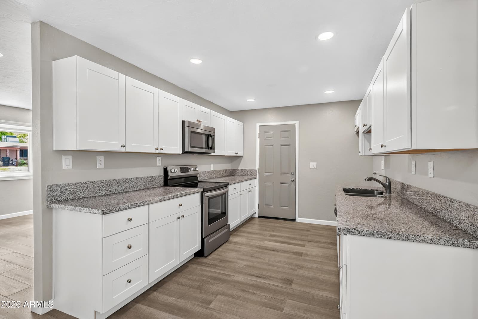 27 W James Place, Sierra Vista, AZ 85635 — photo 10 of 34