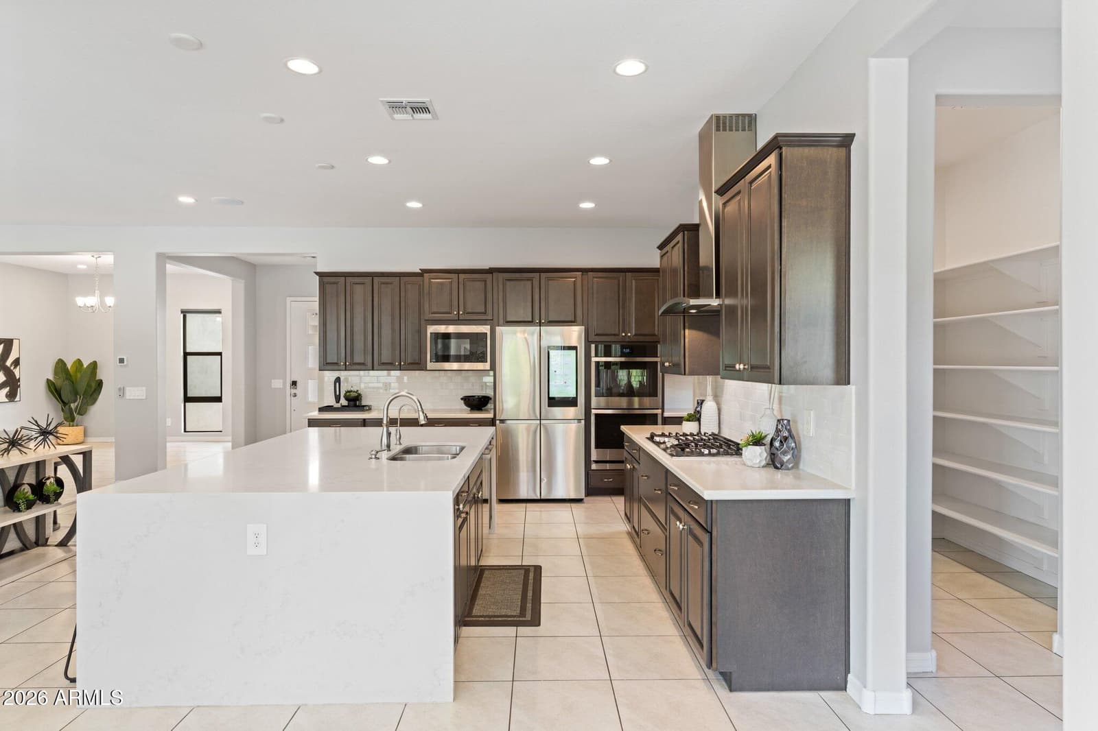 719 E Summerside Road, Phoenix, AZ 85042 — photo 8 of 39