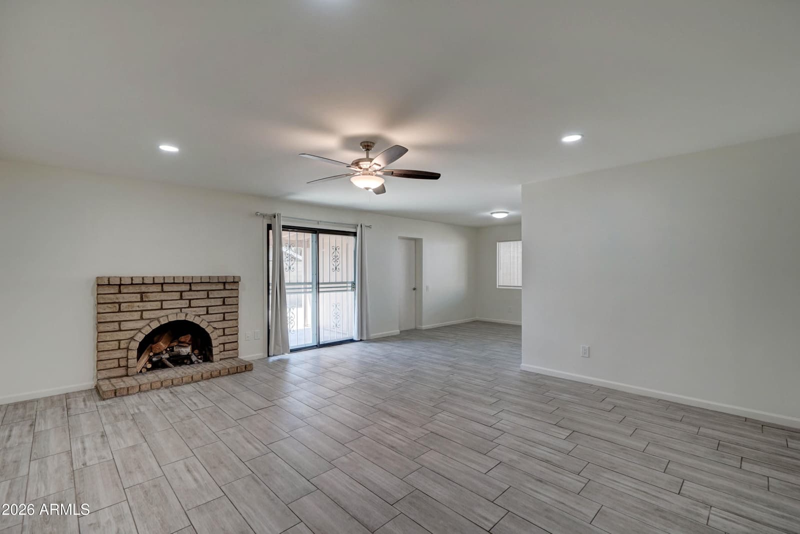 10202 N 45th Avenue, Glendale, AZ 85302 — photo 4 of 34