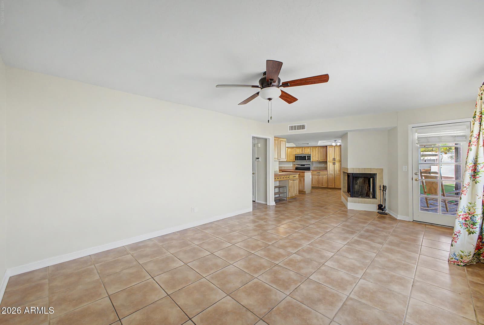 10212 S 44th Way, Phoenix, AZ 85044 — photo 10 of 33