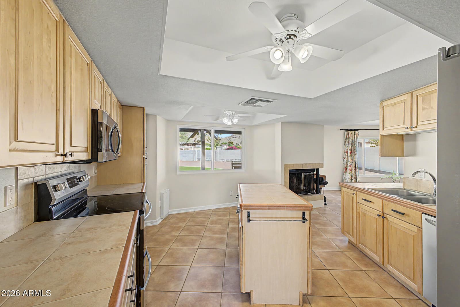 10212 S 44th Way, Phoenix, AZ 85044 — photo 13 of 33