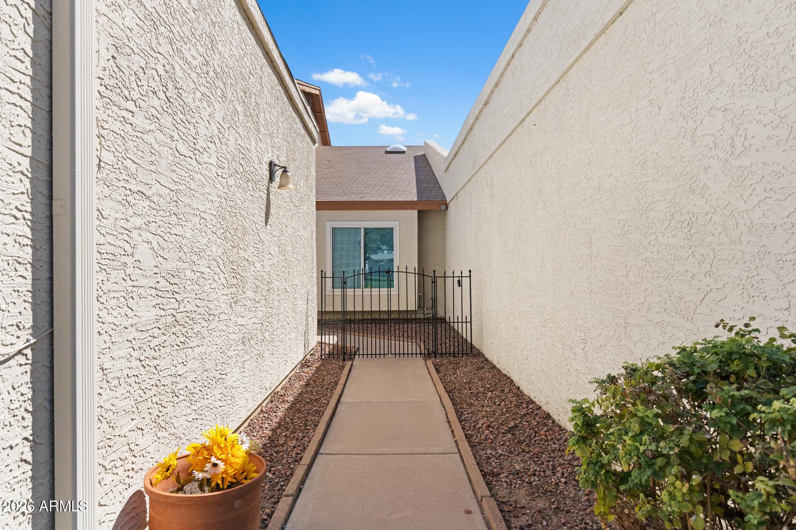 13223 N 25th Drive, Phoenix, AZ 85029 — photo 8 of 44