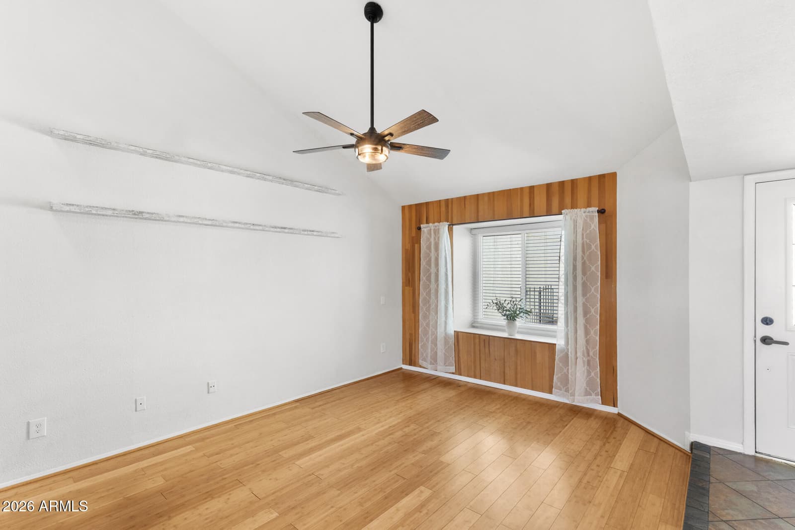 13223 N 25th Drive, Phoenix, AZ 85029 — photo 16 of 44