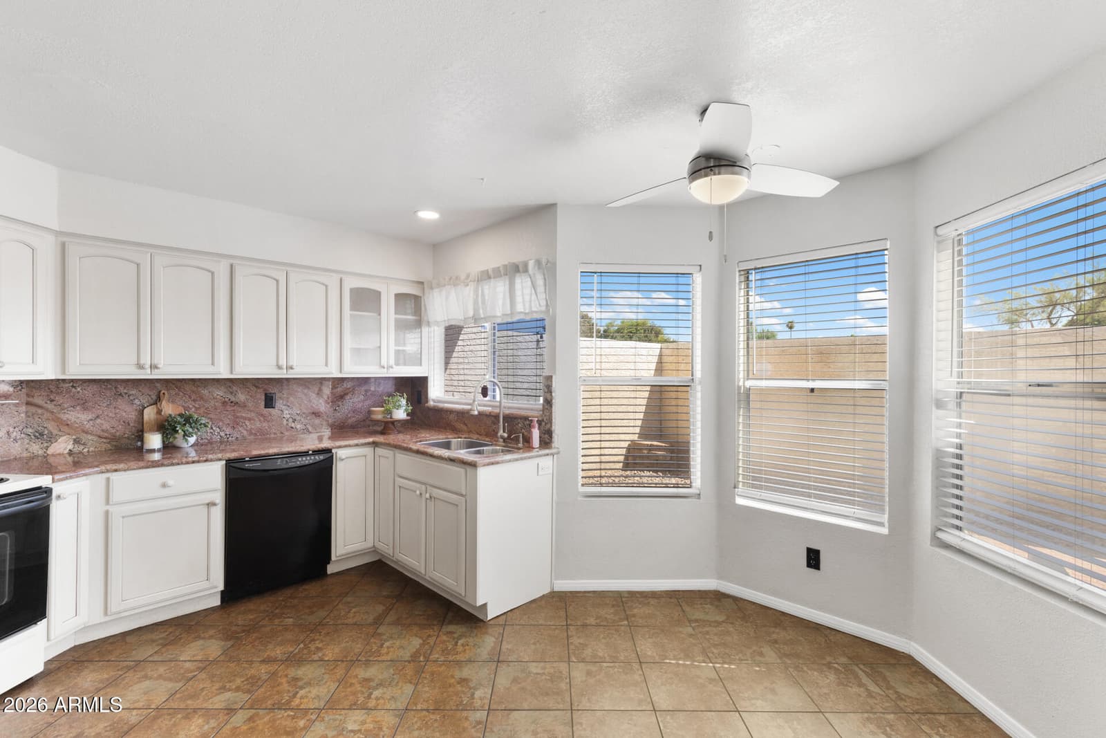 13223 N 25th Drive, Phoenix, AZ 85029 — photo 19 of 44