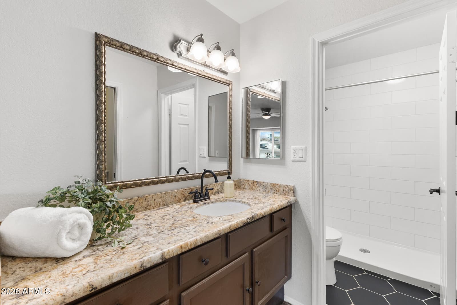 13223 N 25th Drive, Phoenix, AZ 85029 — photo 4 of 44