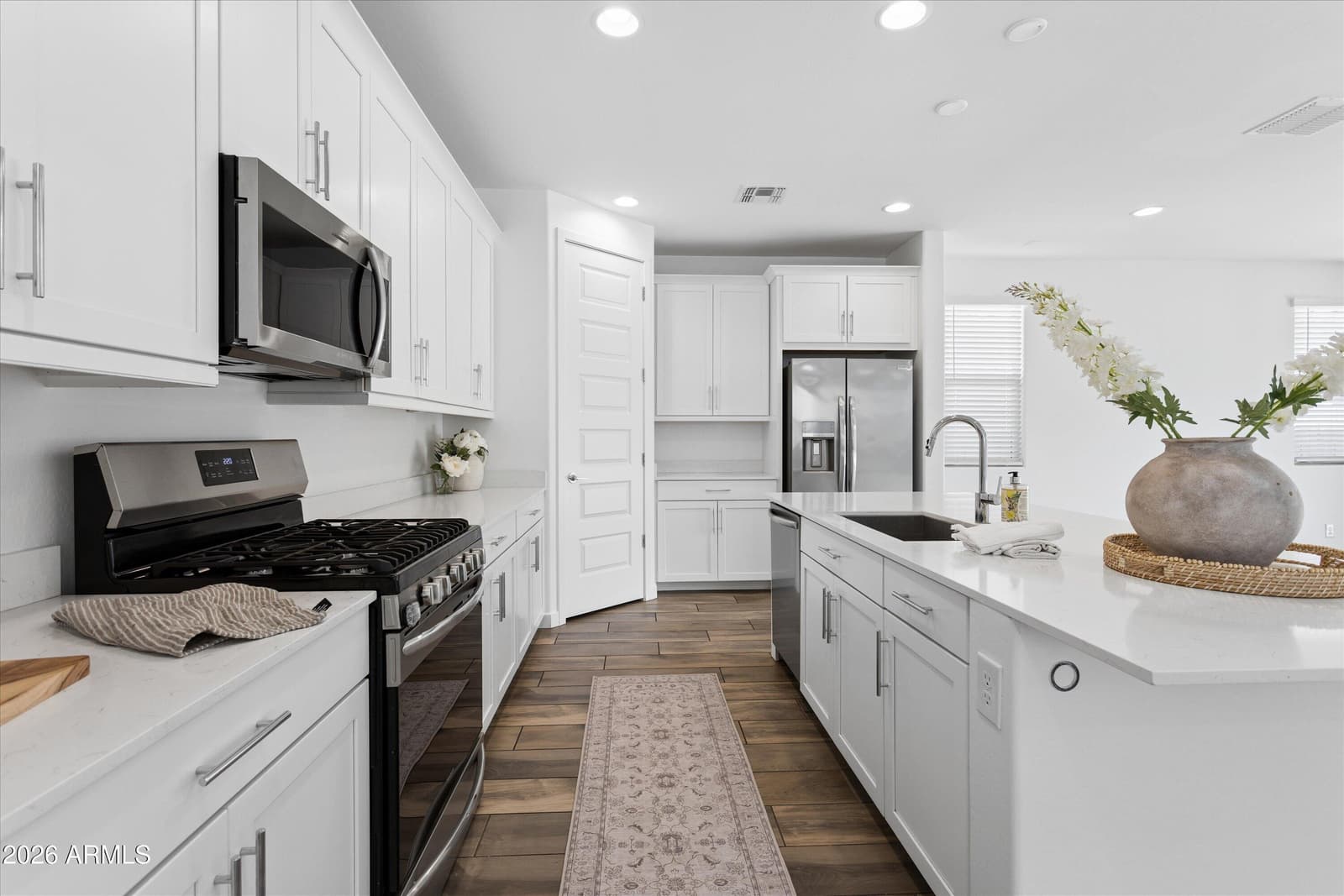 2531 W Hidalgo Avenue, Phoenix, AZ 85041 — photo 5 of 40