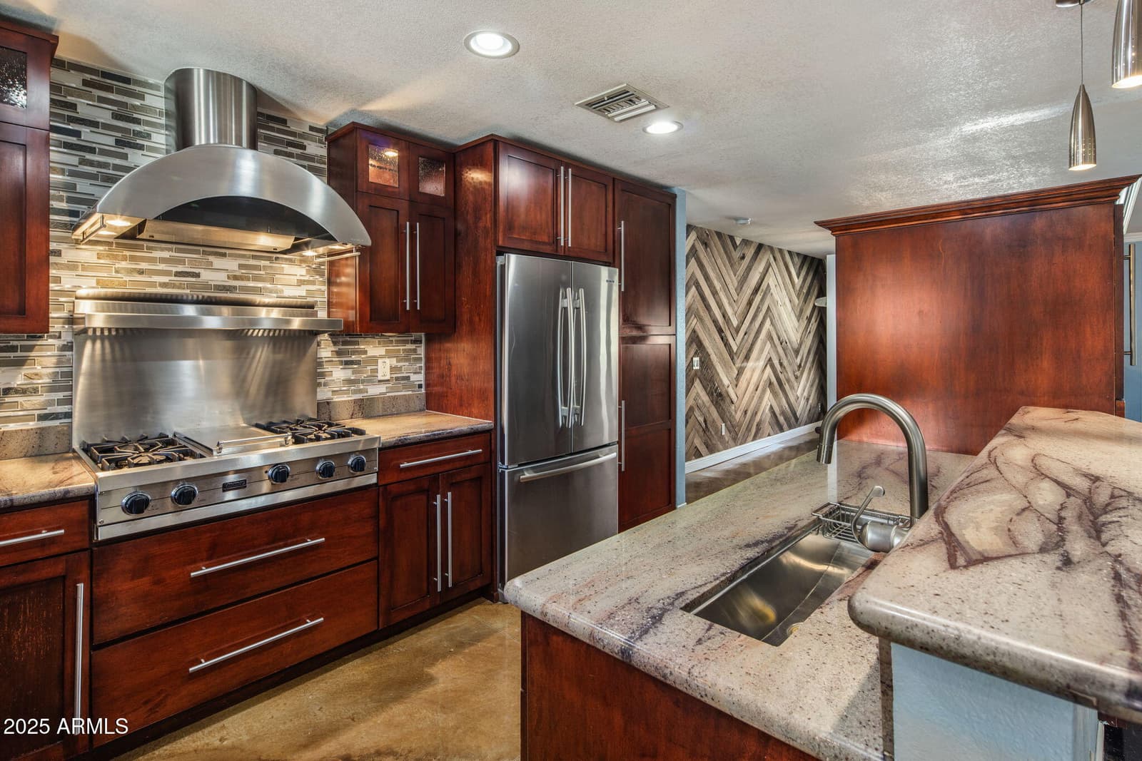 852 W Caribbean Lane, Phoenix, AZ 85023 — photo 8 of 34