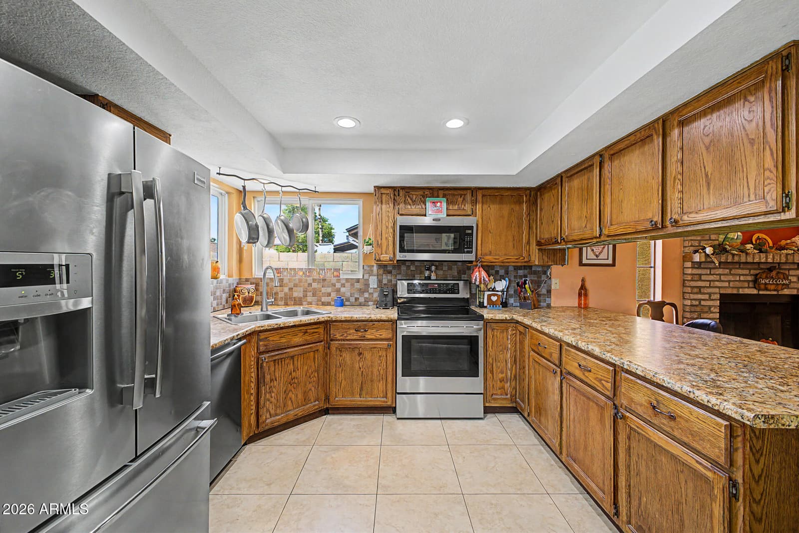 10416 N 63rd Avenue, Glendale, AZ 85302 — photo 9 of 27