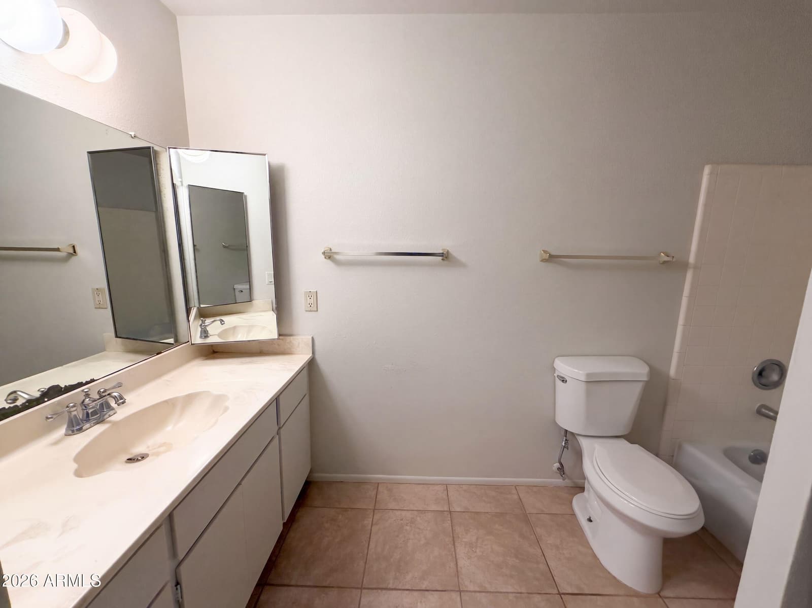8301 N 47th Drive, Glendale, AZ 85302 — photo 11 of 34