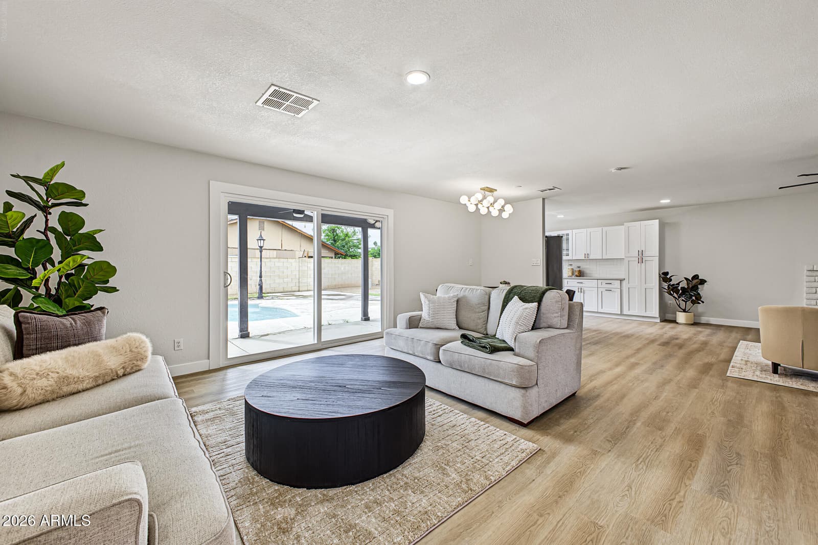 14216 N 39th Drive, Phoenix, AZ 85053 — photo 8 of 37