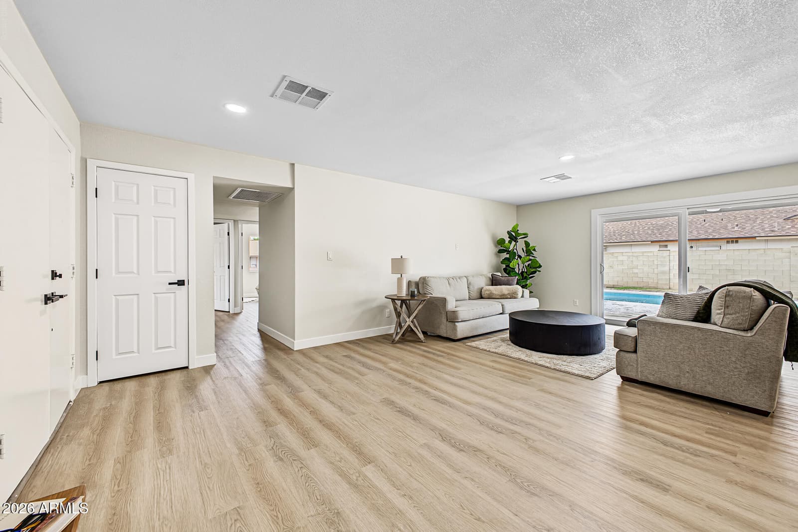 14216 N 39th Drive, Phoenix, AZ 85053 — photo 10 of 37