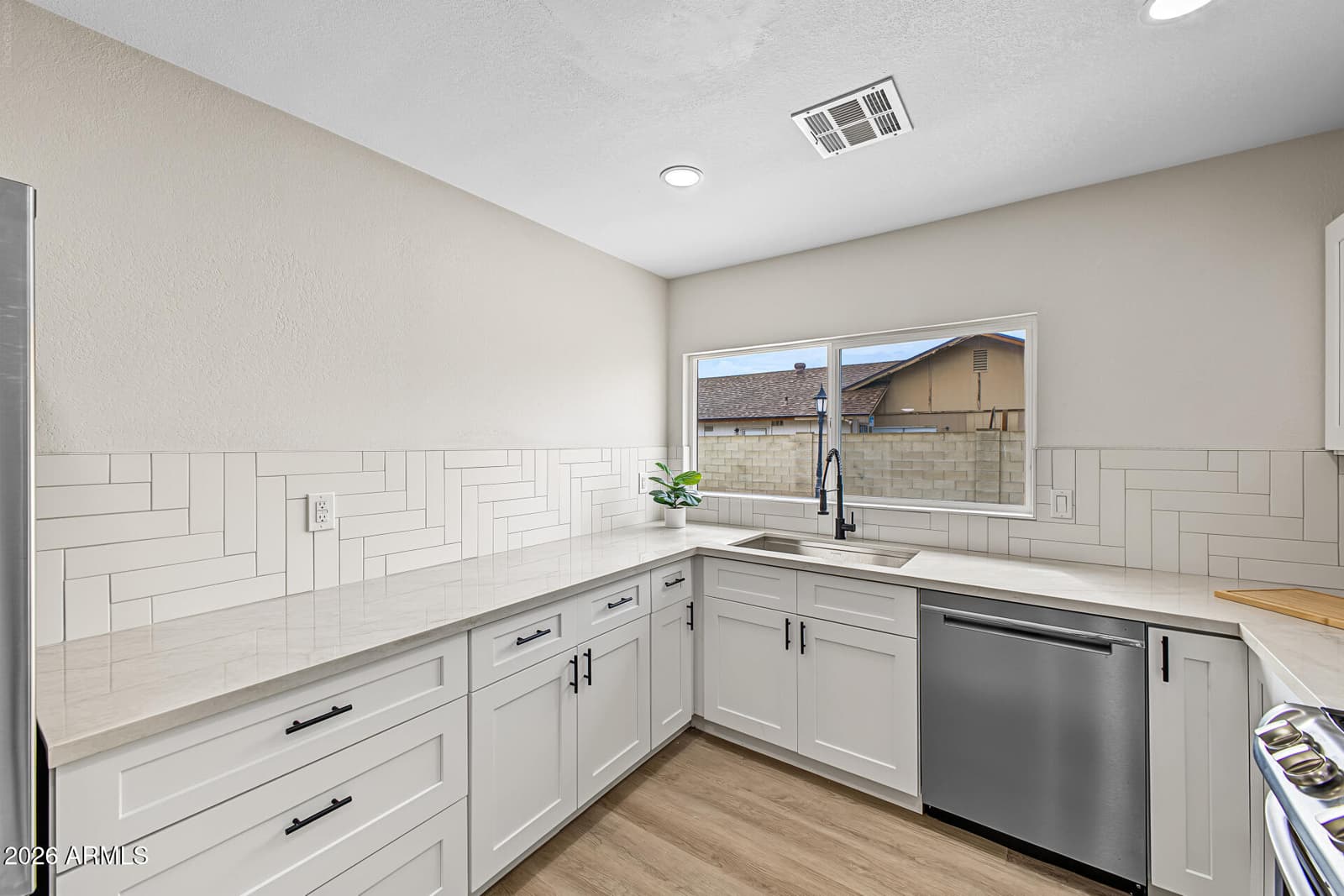 14216 N 39th Drive, Phoenix, AZ 85053 — photo 14 of 37