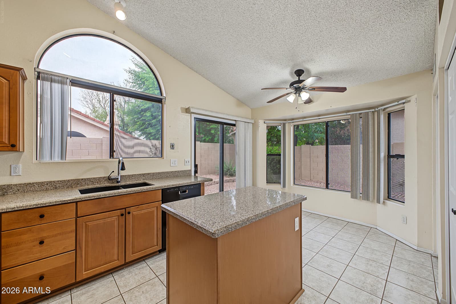 924 W Sunward Drive, Gilbert, AZ 85233 — photo 11 of 36