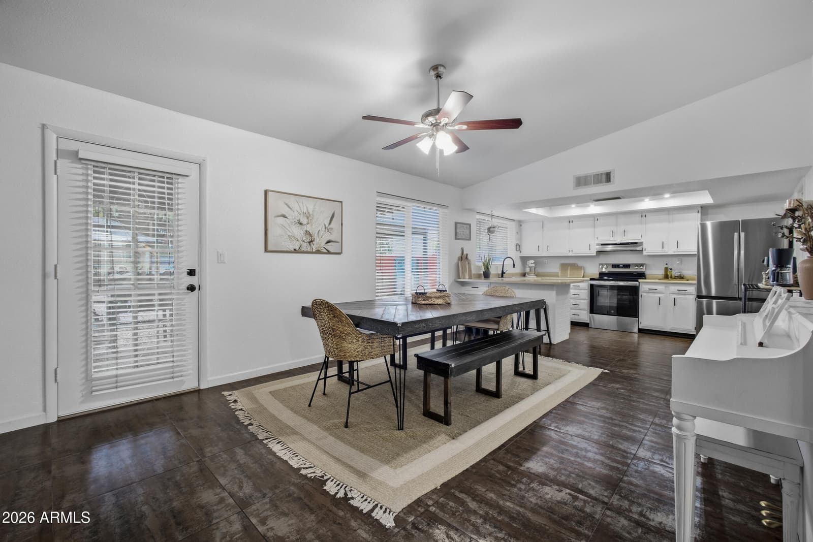 9425 N 63rd Drive, Glendale, AZ 85302 — photo 5 of 32