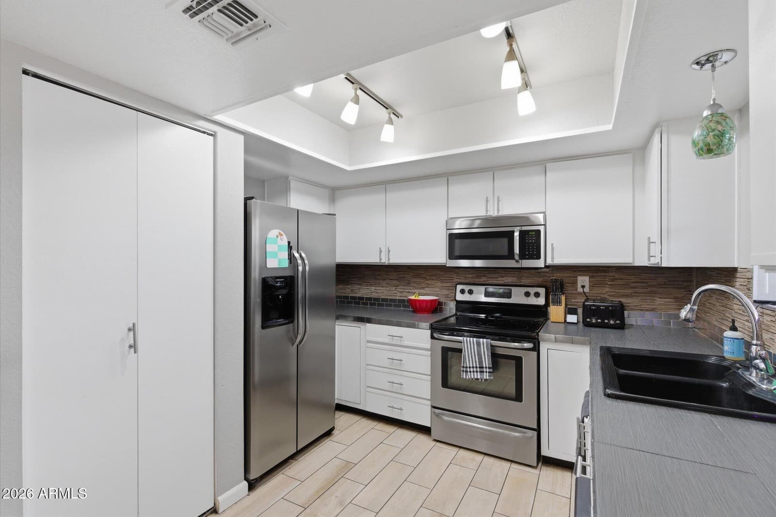 3635 N 37th Street 10, Phoenix, AZ 85018 — photo 10 of 26