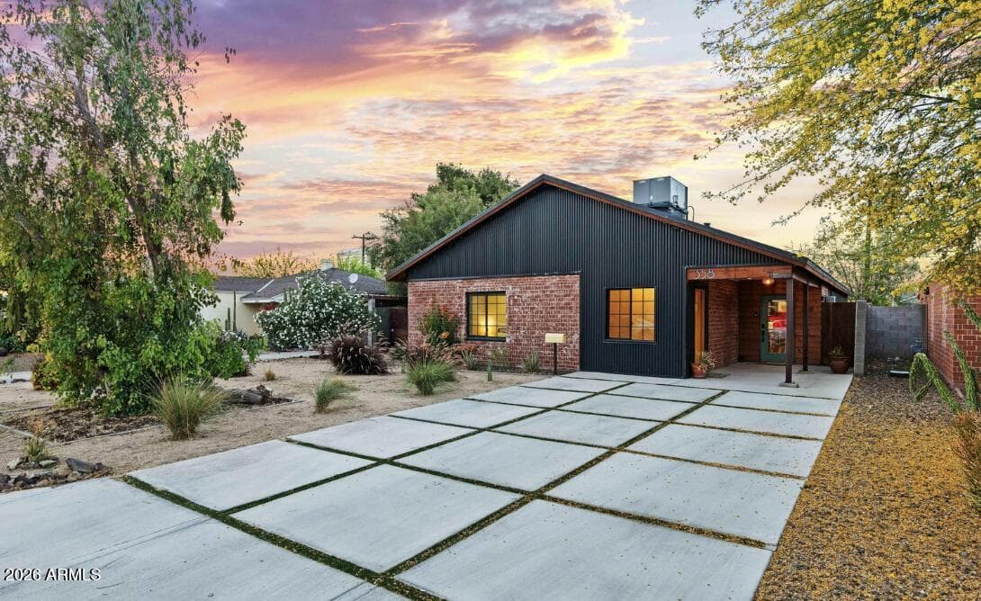 358 E Whitton Avenue, Phoenix, AZ 85012 — photo 1 of 39