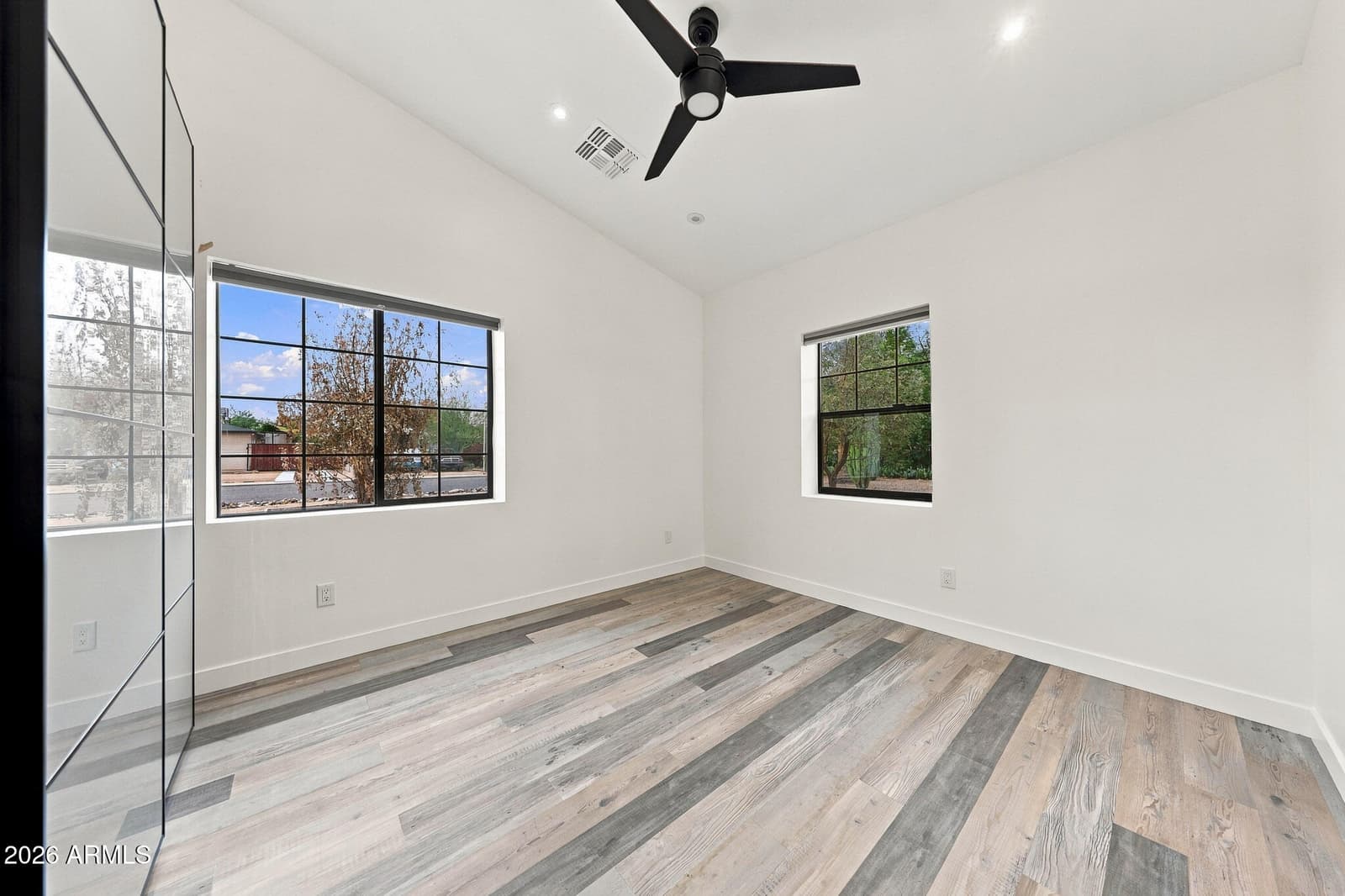 358 E Whitton Avenue, Phoenix, AZ 85012 — photo 15 of 39