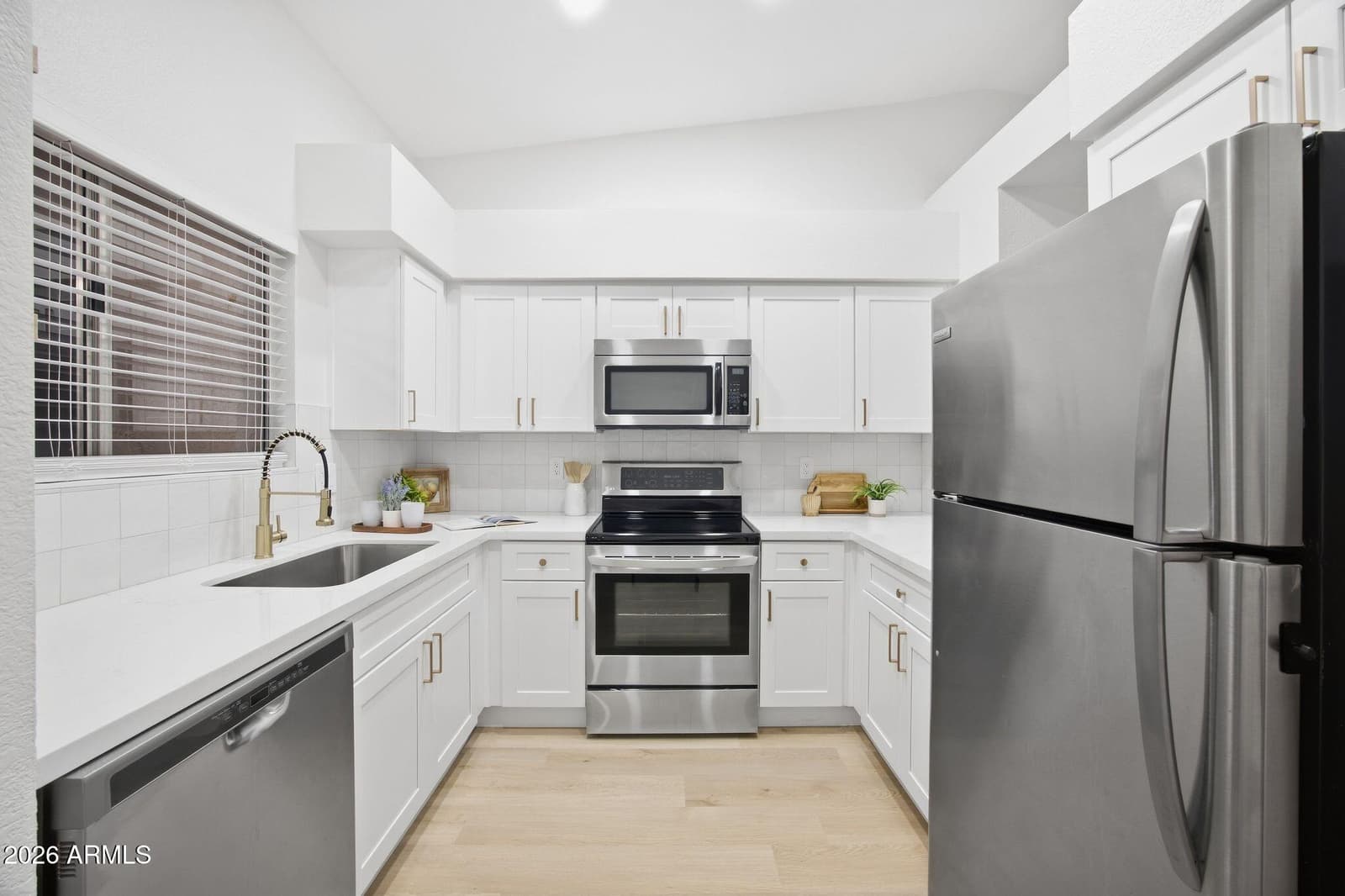 6230 N 33rd Avenue 129, Phoenix, AZ 85017 — photo 8 of 22