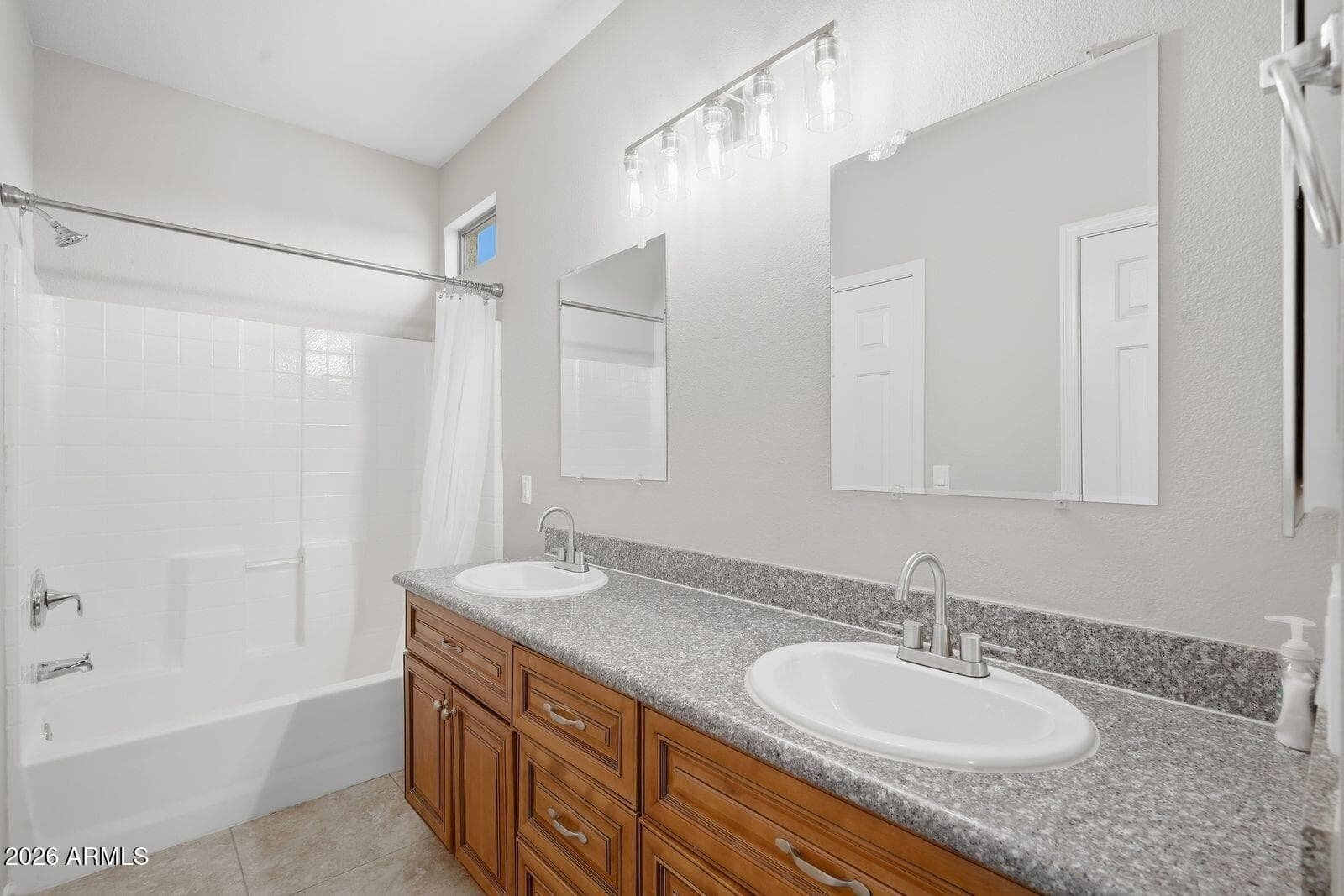 6537 S 15th Drive, Phoenix, AZ 85041 — photo 11 of 17