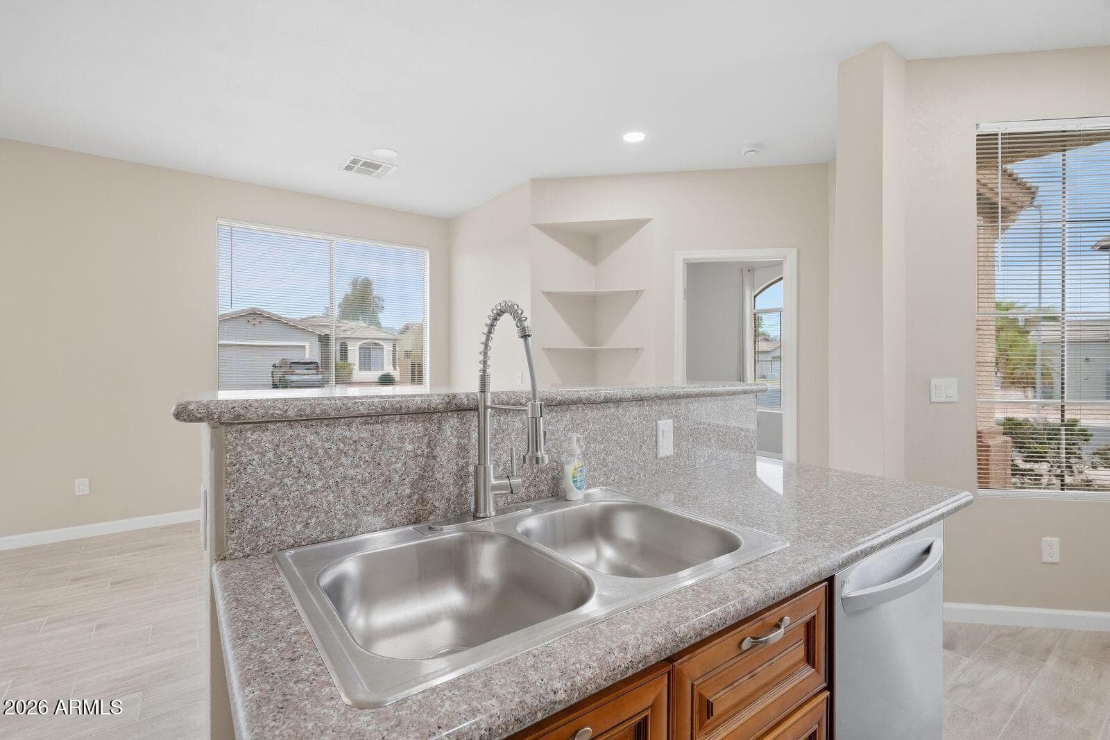 6537 S 15th Drive, Phoenix, AZ 85041 — photo 6 of 17