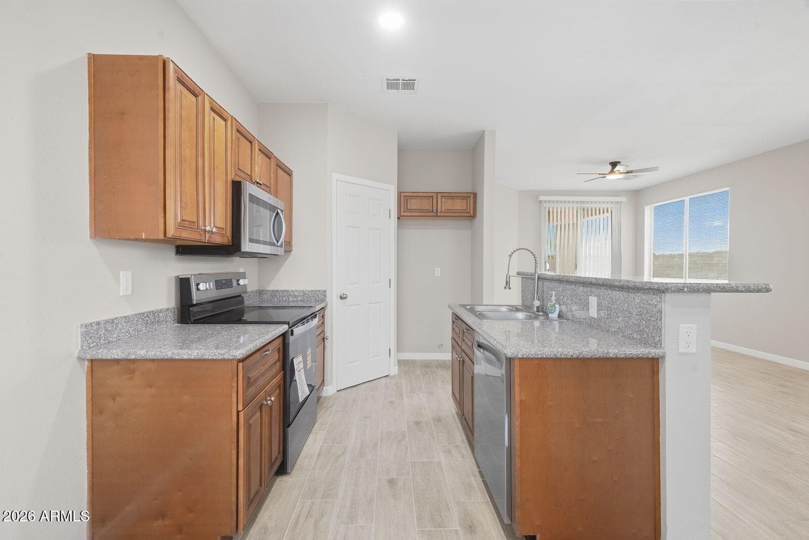 6537 S 15th Drive, Phoenix, AZ 85041 — photo 5 of 17
