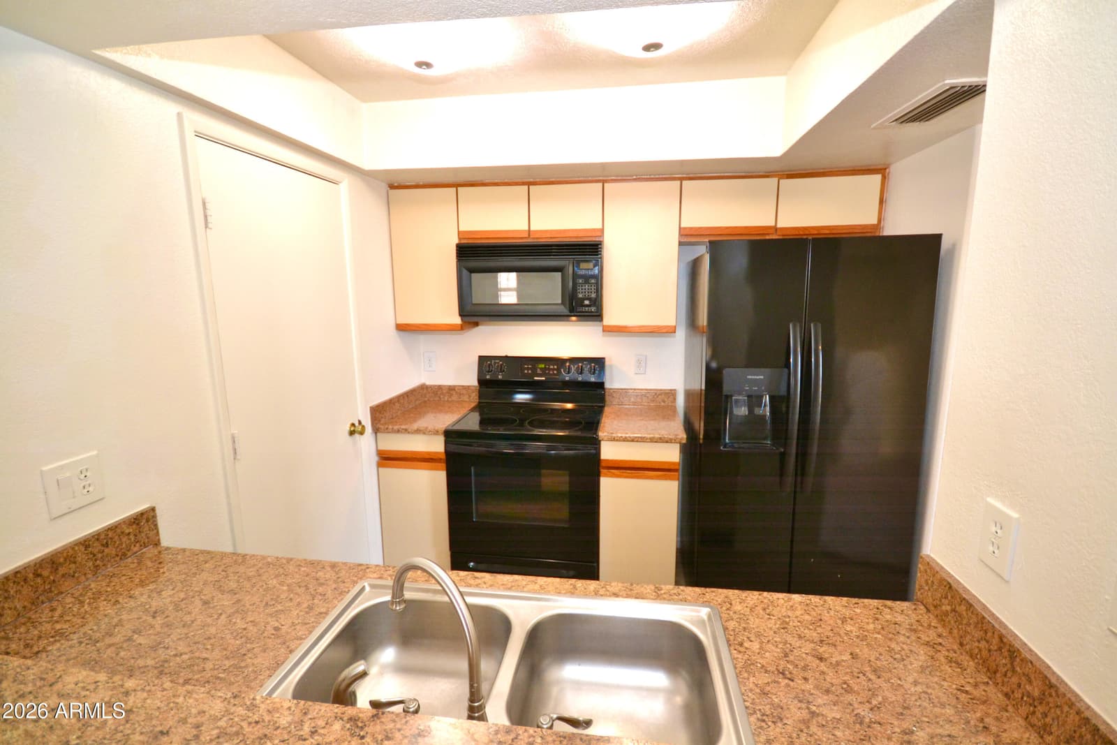 1333 E Morten Avenue 210, Phoenix, AZ 85020 — photo 5 of 24