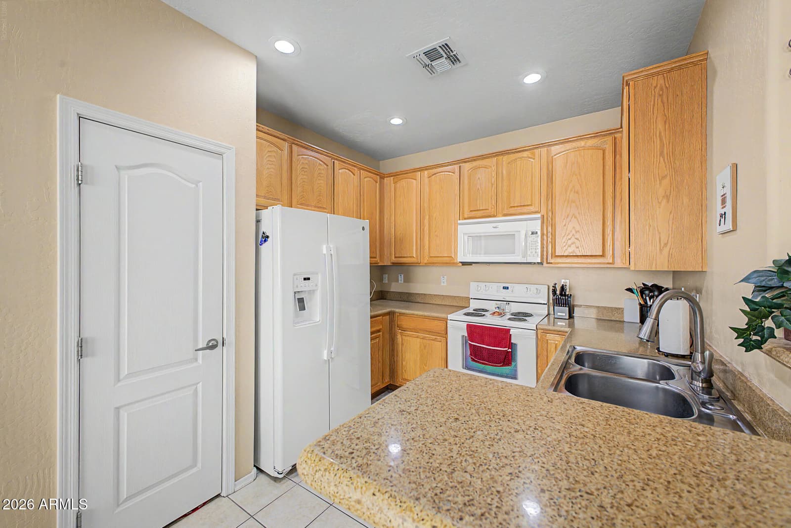 1385 S Joshua Tree Lane, Gilbert, AZ 85296 — photo 10 of 36