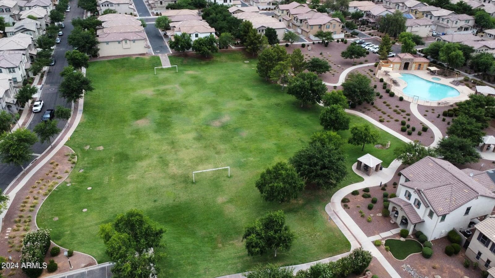 986 S Hawk Lane, Gilbert, AZ 85296 — photo 2 of 38