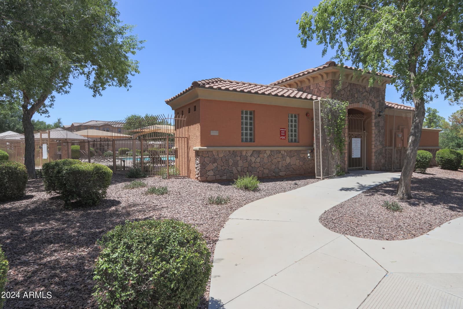 986 S Hawk Lane, Gilbert, AZ 85296 — photo 34 of 38