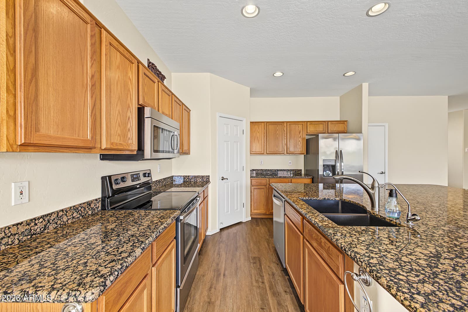 260 W Birchwood Place, Chandler, AZ 85248 — photo 10 of 32