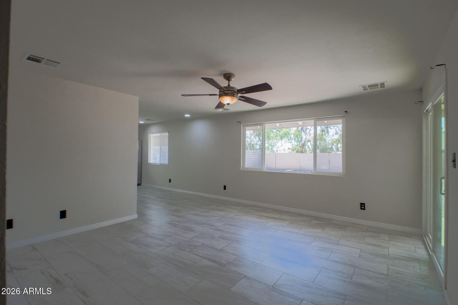 2844 N 71st Lane, Phoenix, AZ 85035 — photo 4 of 20