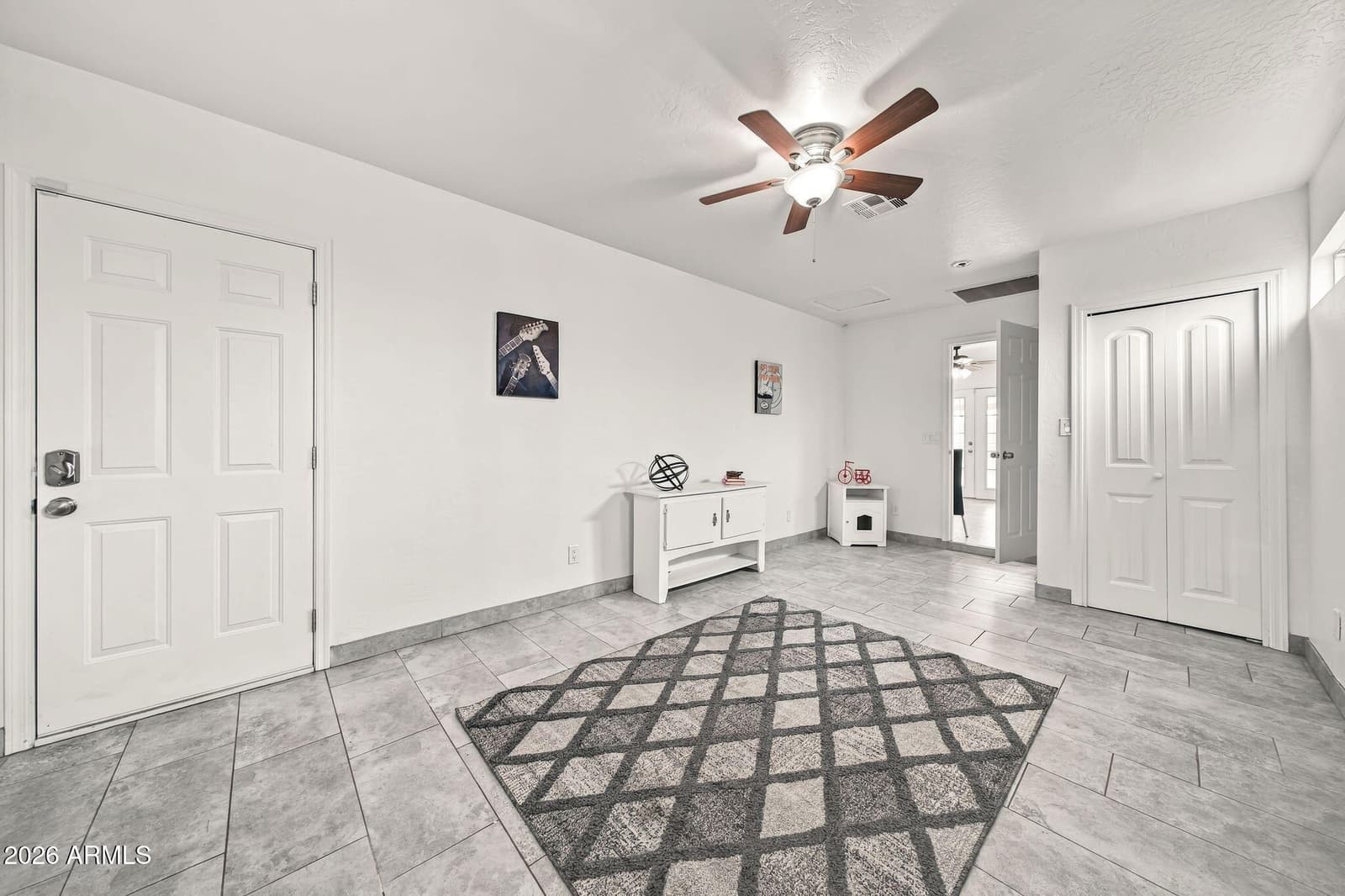 7137 N 33rd Avenue, Phoenix, AZ 85051 — photo 9 of 34