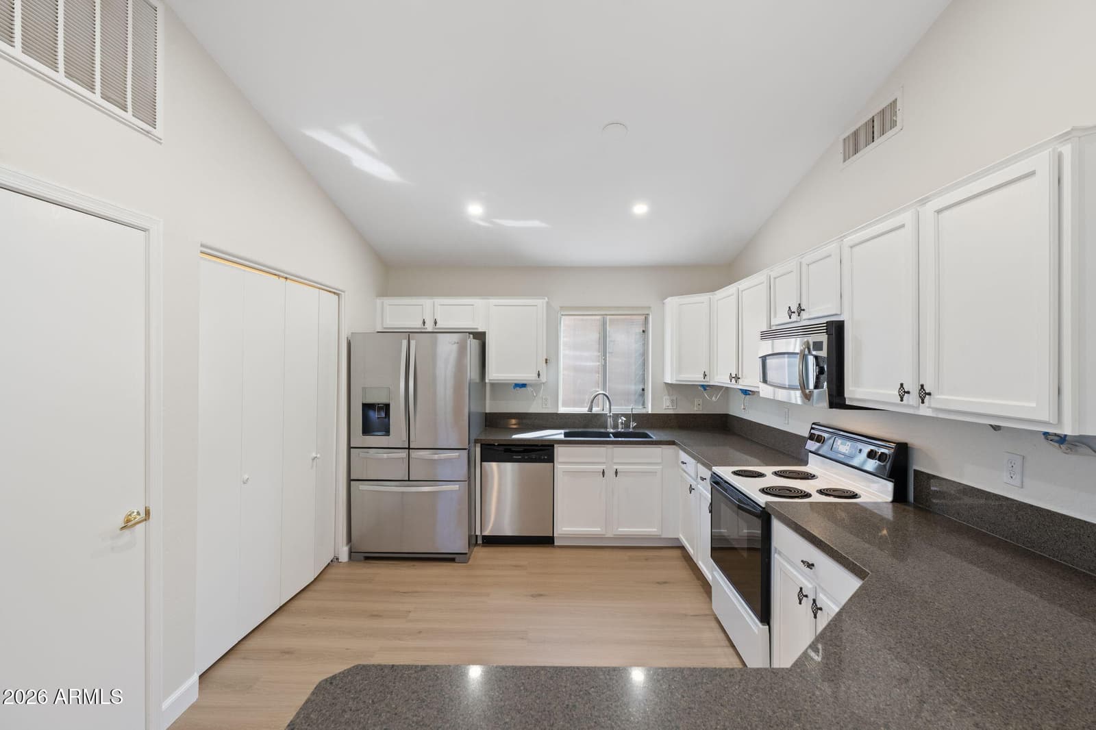 4315 E Glenhaven Drive, Phoenix, AZ 85048 — photo 11 of 28