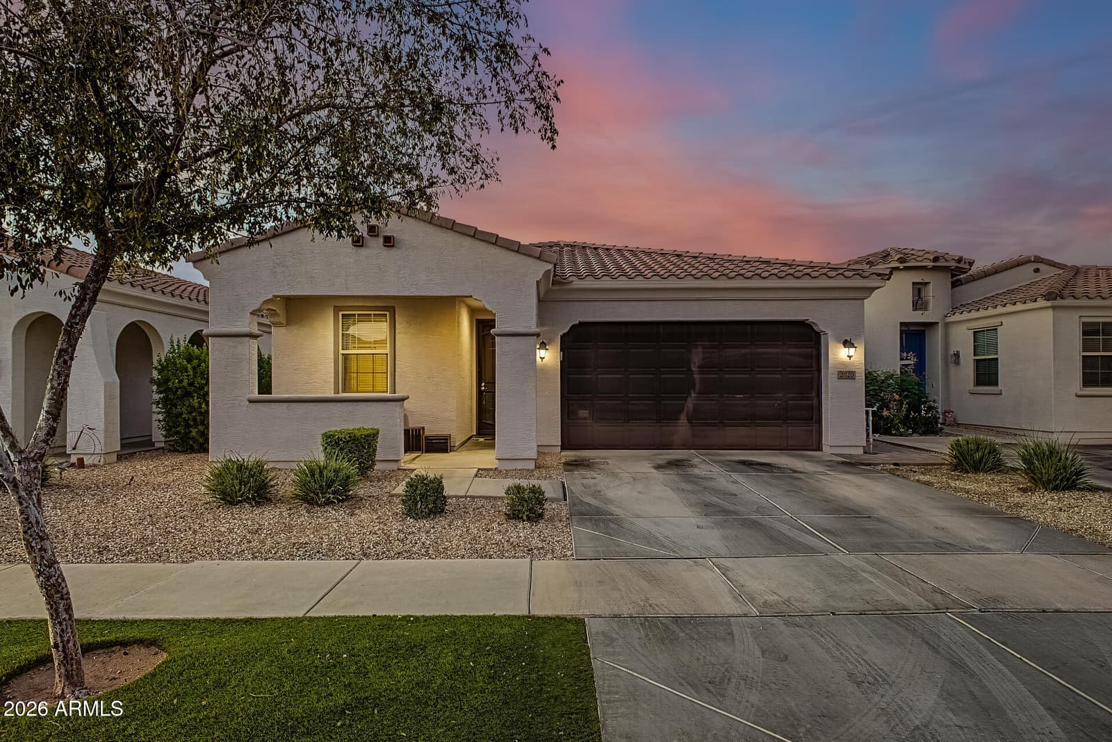 2820 E Sunland Avenue, Phoenix, AZ 85040 — photo 1 of 44