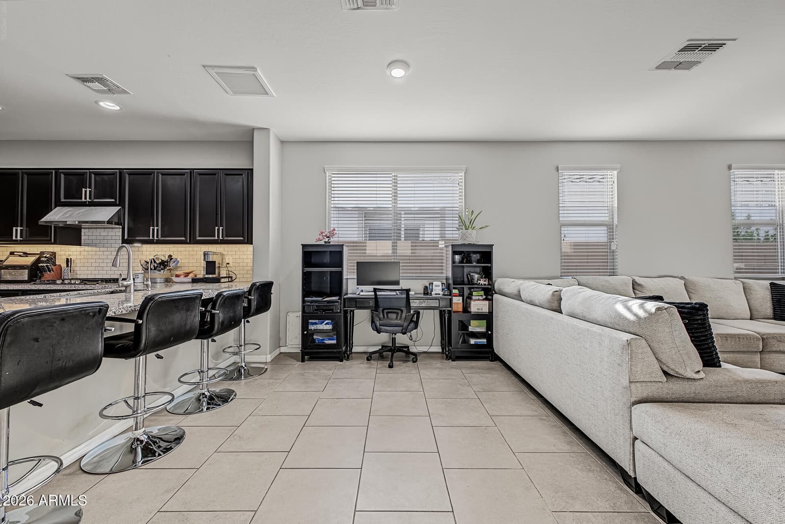 2820 E Sunland Avenue, Phoenix, AZ 85040 — photo 11 of 44
