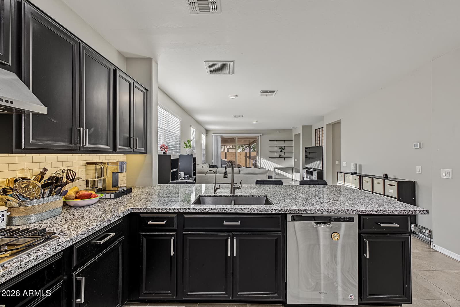 2820 E Sunland Avenue, Phoenix, AZ 85040 — photo 14 of 44