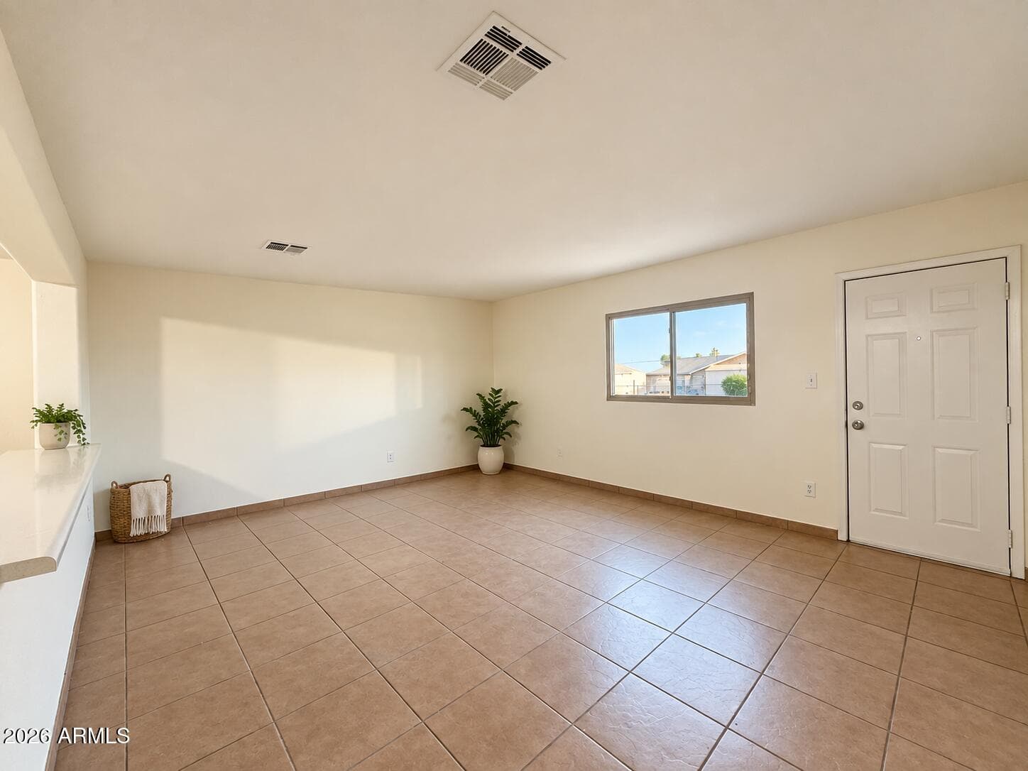 573 S Ocotillo Drive, Apache Junction, AZ 85120 — photo 5 of 12