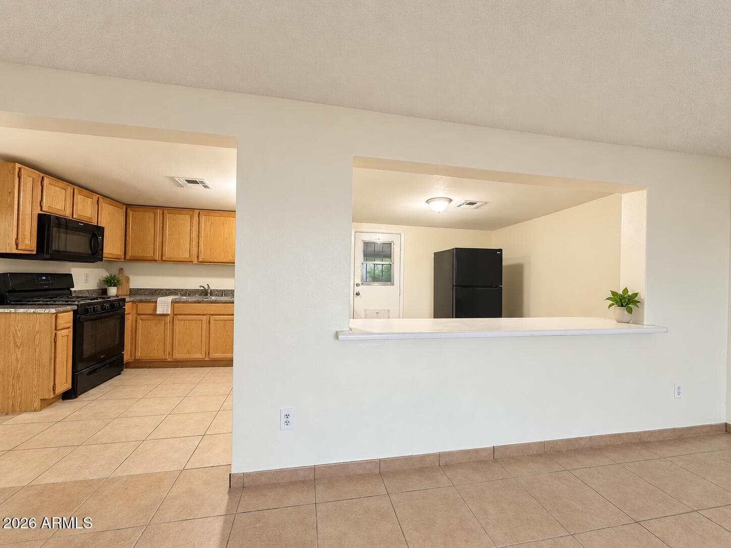 573 S Ocotillo Drive, Apache Junction, AZ 85120 — photo 4 of 12