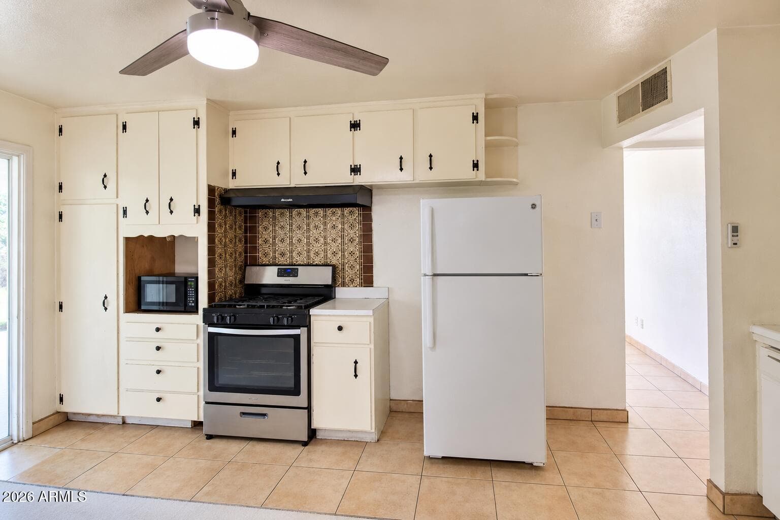 12811 N 29th Drive, Phoenix, AZ 85029 — photo 8 of 14