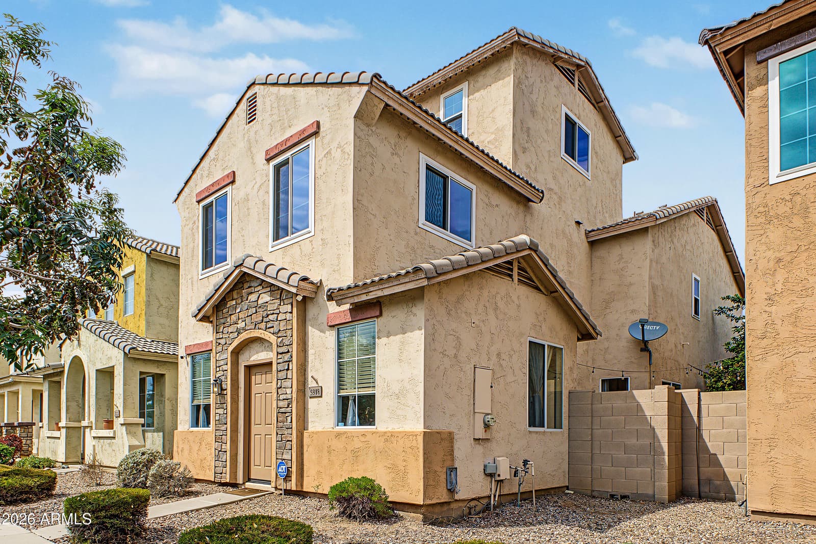 5318 W Albeniz Place, Phoenix, AZ 85043 — photo 1 of 21