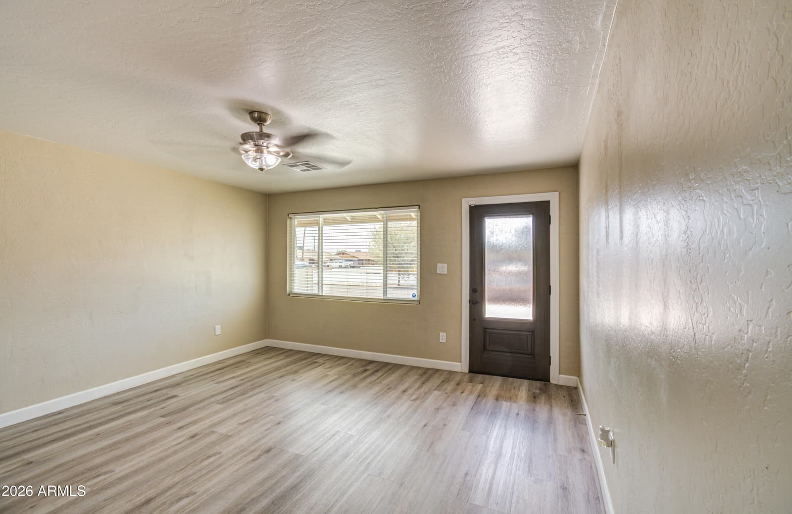 3245 N 43rd Avenue N, Phoenix, AZ 85031 — photo 6 of 44