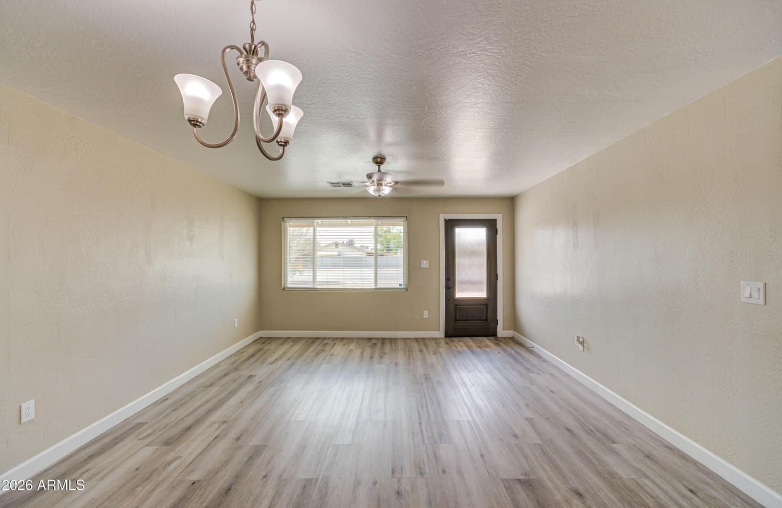 3245 N 43rd Avenue N, Phoenix, AZ 85031 — photo 10 of 44