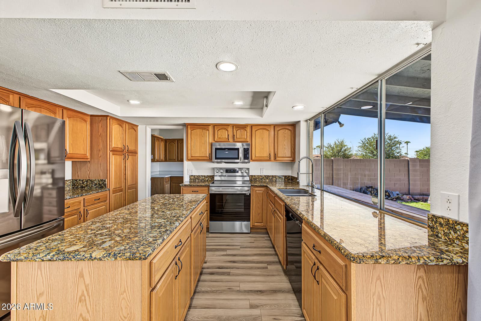 17030 N 31st Avenue, Phoenix, AZ 85053 — photo 4 of 33