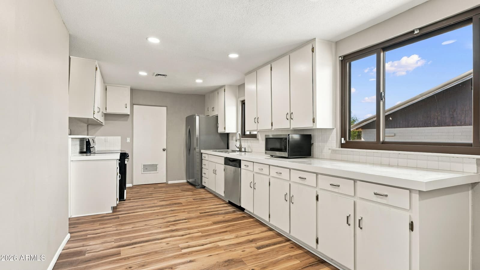 716 North Avenue, Sierra Vista, AZ 85635 — photo 10 of 47