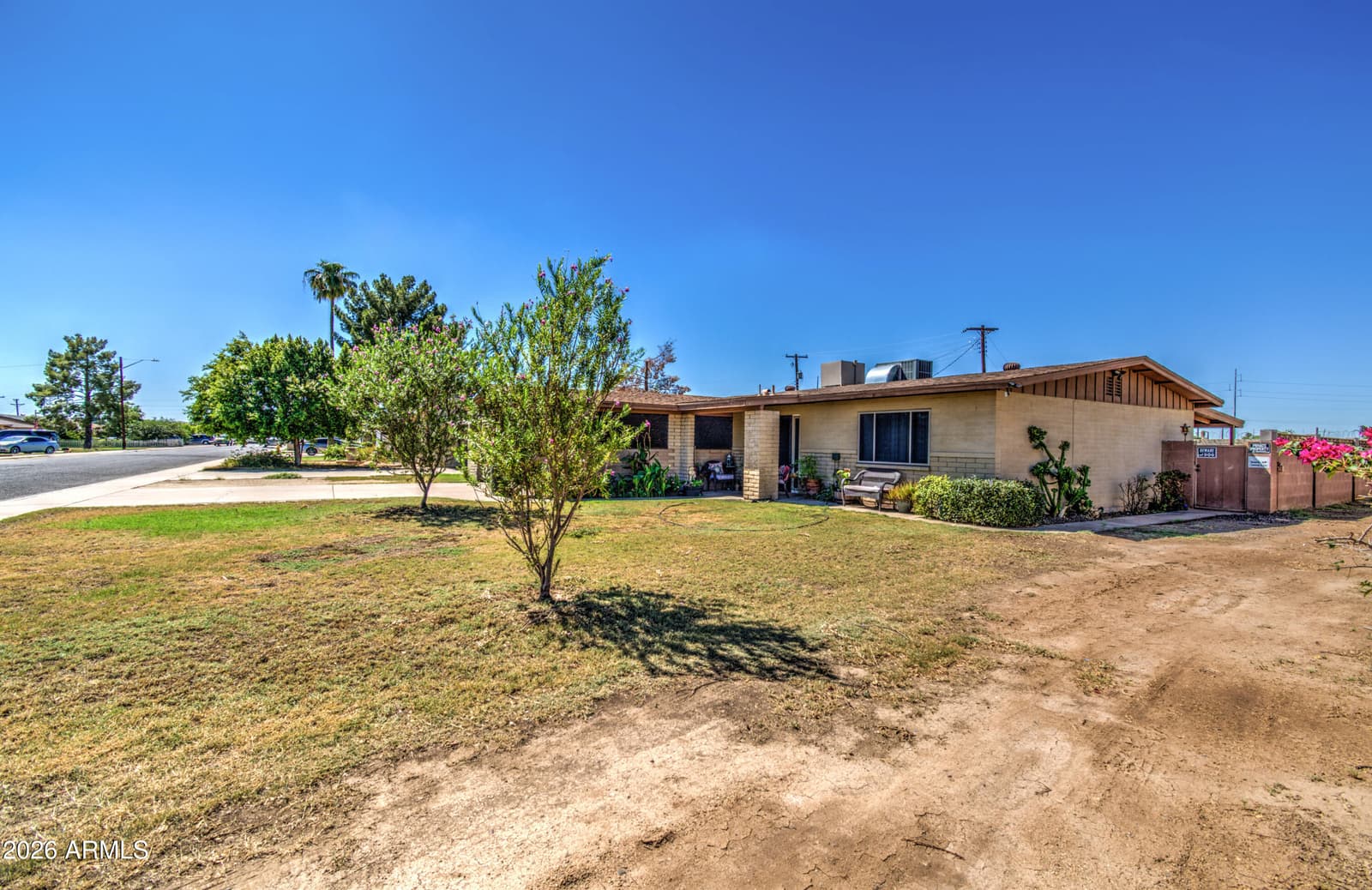 4738 N 40th Drive, Phoenix, AZ 85019 — photo 6 of 44
