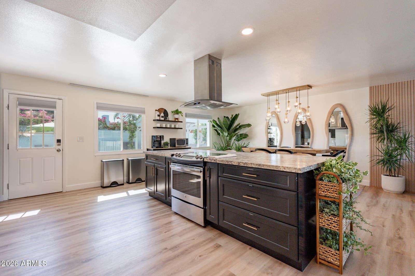 8437 E Keim Drive, Scottsdale, AZ 85250 — photo 8 of 45