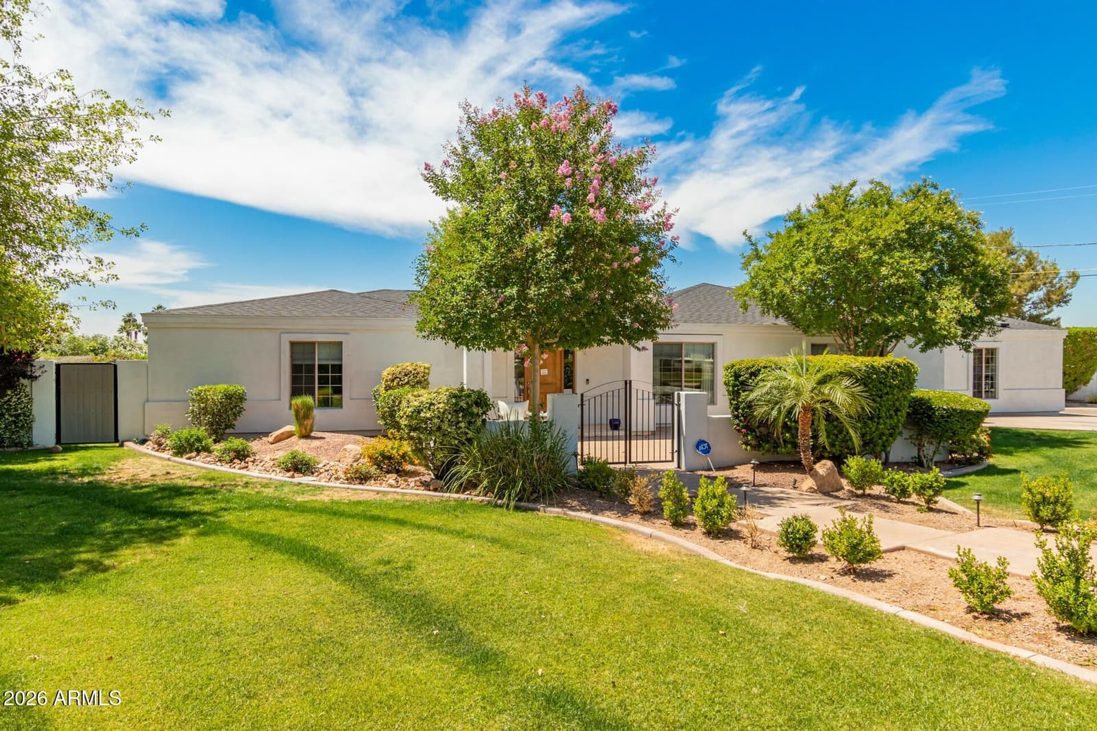 5555 E Monterosa Street, Phoenix, AZ 85018 — photo 4 of 28